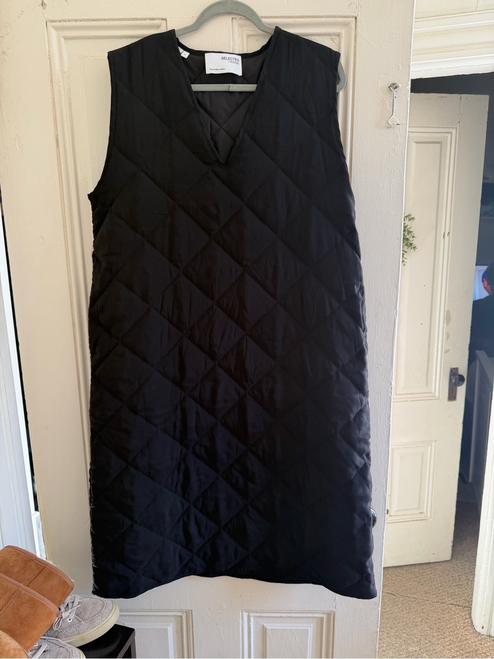 The cutest unique Black Quilted V-Neck Sleeveless Dress size L selected femme
